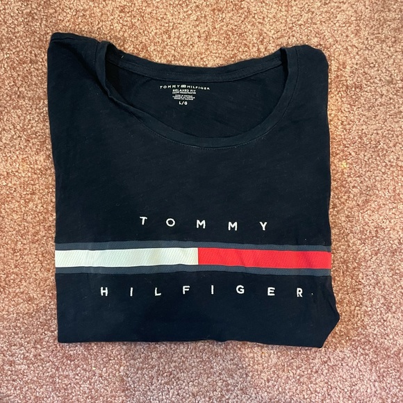 Tommy Hilfiger tshirt - Picture 2 of 2